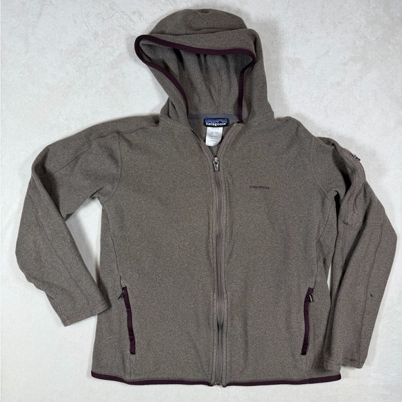 Patagonia Sweaters - Patagonia Women’s Large Taupe Fleece Jacket with Maroon Trim